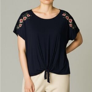 Anthropologie W5 Embroidered tie bottom top Short sleeved Navy Womens L